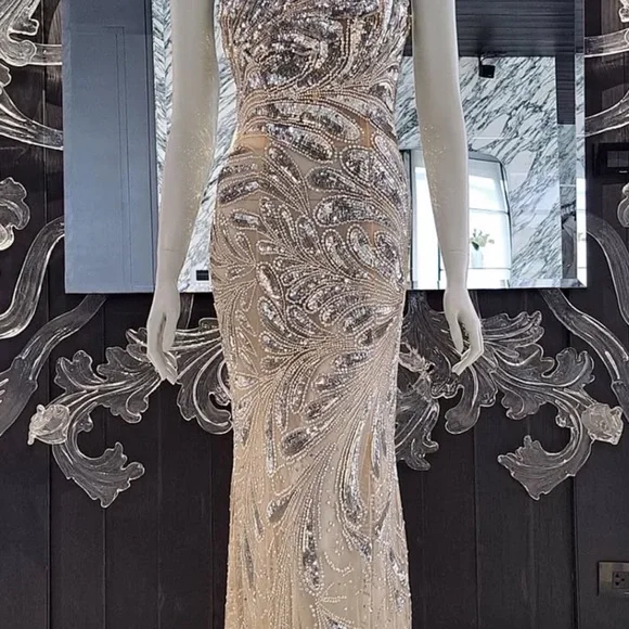 Oscar de la Renta  fern crystal embroidered gown- silver - Picture 4 of 11